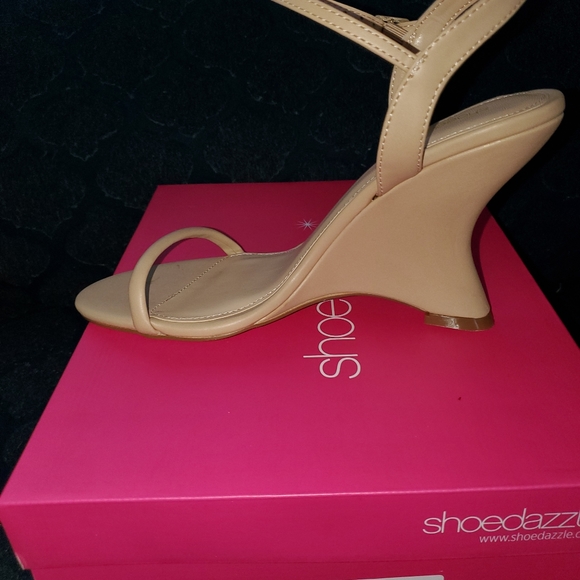 Shoes - Picture 4 of 4